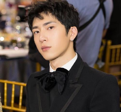 男明星在你先生,揭秘男明星的时尚魅力与独特风采